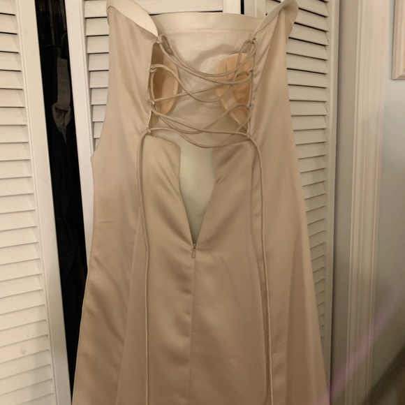 Beautiful strapless cream and white long dress - Picture 3 of 6